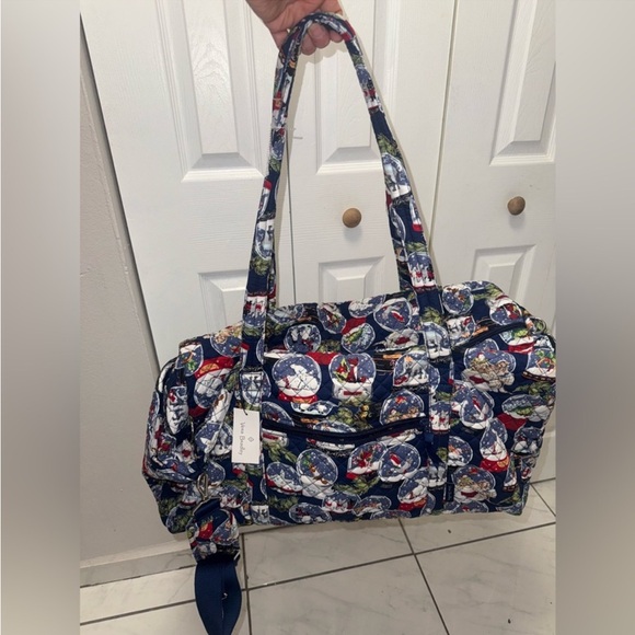 NWT Vera Bradley large travel dufie snow globes bag - Picture 1 of 5